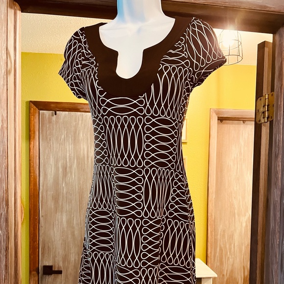 Geometric design dress size S - Picture 3 of 3